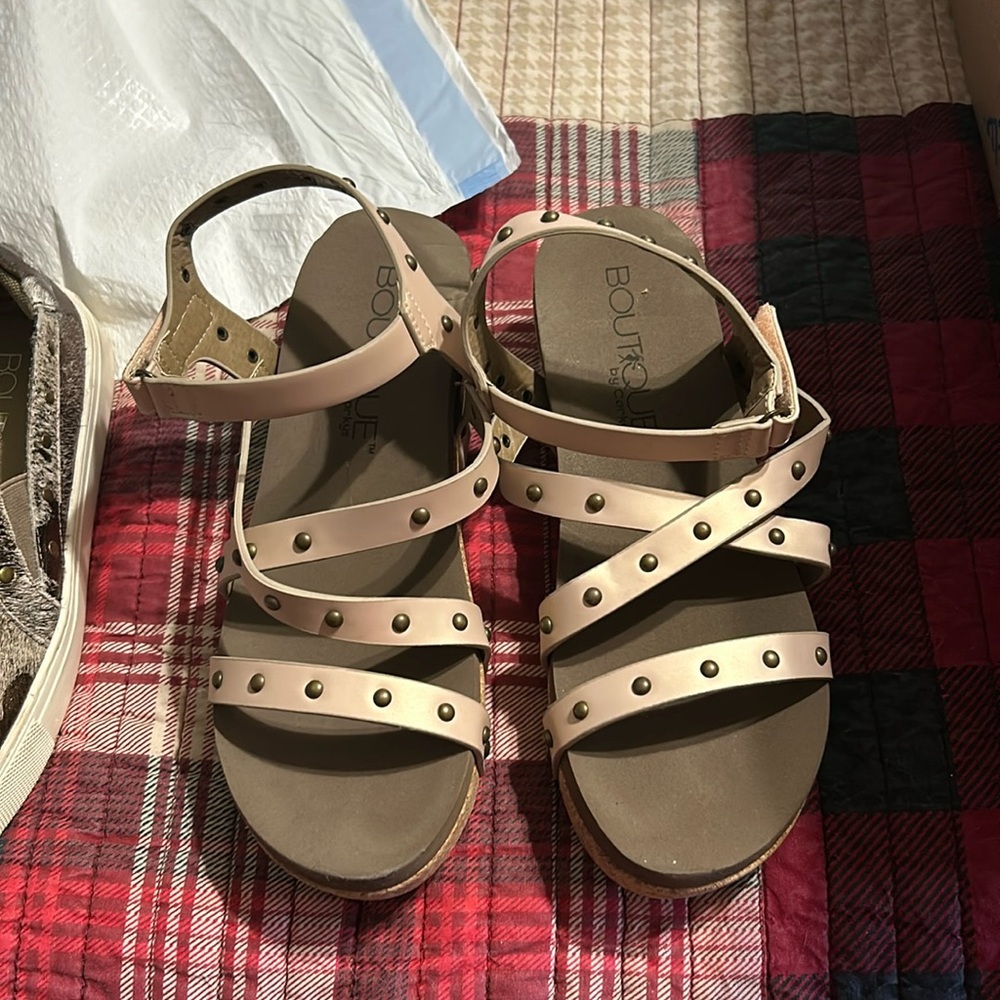 Woman’s size 8 boutique by corkys